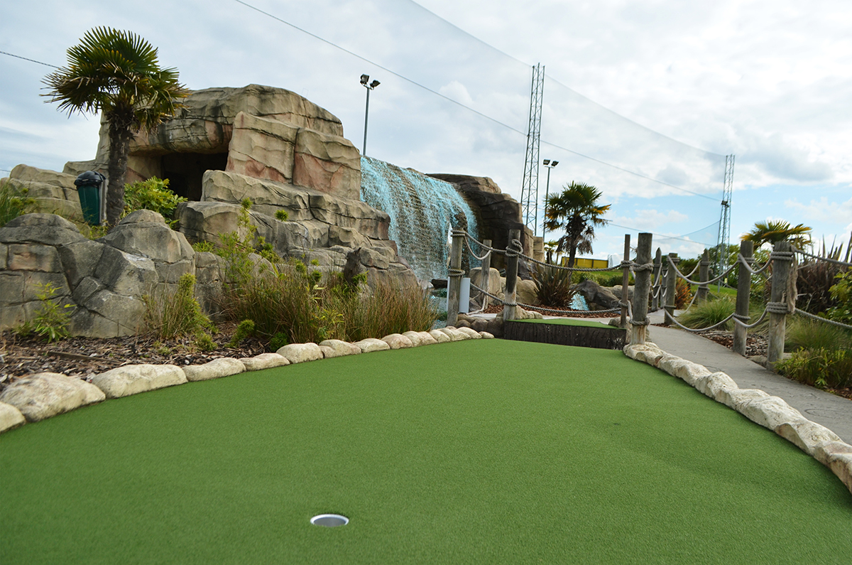 golf-kingdom-close-up-of-hole-good